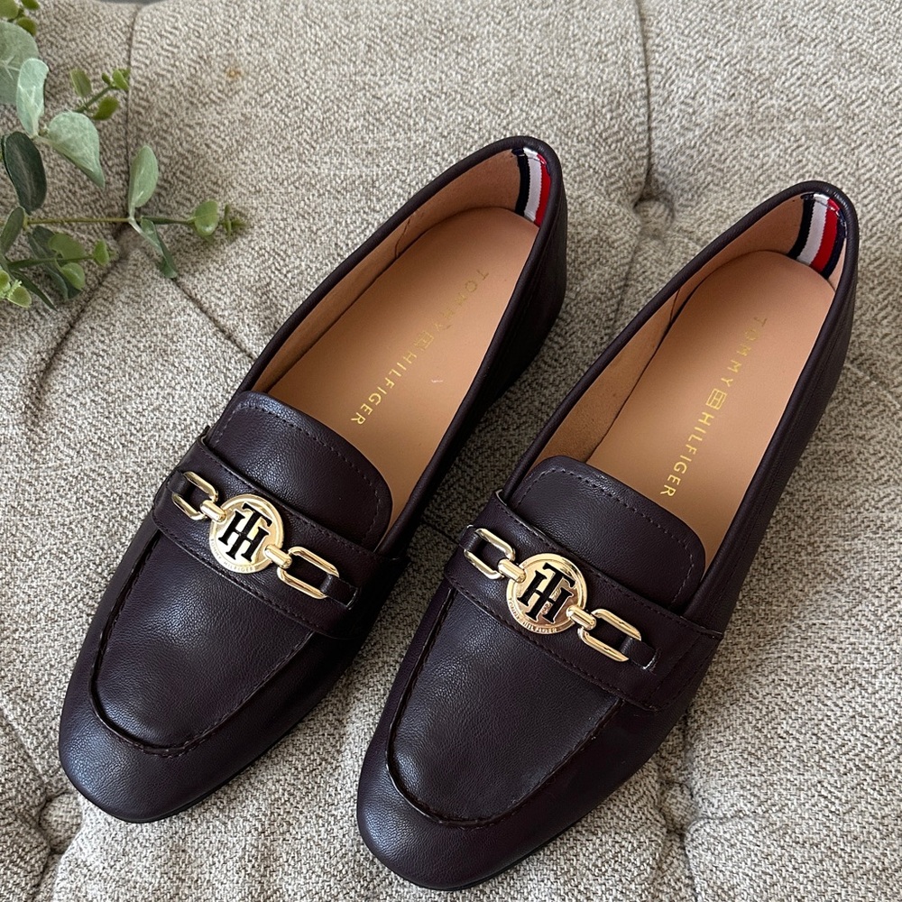 Tommy Hilfiger Women's Loafers with Gold-Tone Logo
